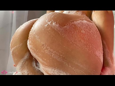 ❤️ سبزه با ارتعاش گربه خودارضایی می کند تا ارگاسم شدید در دوش گرفتن ❤️ پورنو در پورنو fa.libporno.ru ️❤