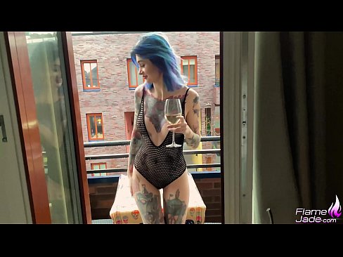 ❤️ دختر فوق العاده ای که با آب دهان می مکد و با شور و شوق زیر آسمان باز می مکد ❤️ پورنو در پورنو fa.libporno.ru ️❤